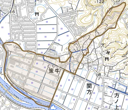 策牛とその周辺の地図。町の範囲を重ねている