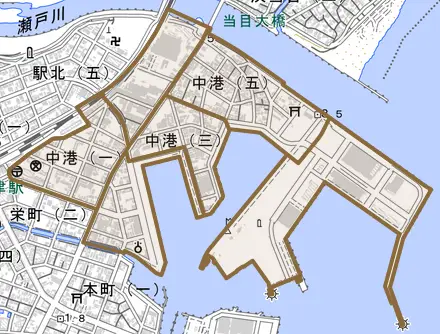 中港とその周辺の地図。町の範囲を重ねている