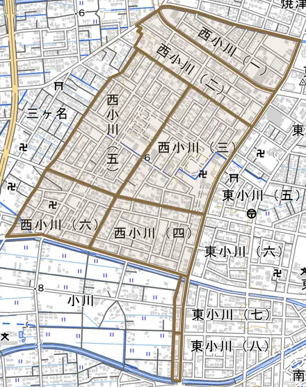 西小川とその周辺の地図。町の範囲を重ねている