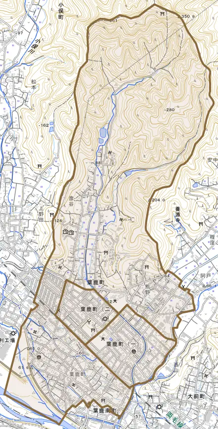 葉鹿町とその周辺の地図。町の範囲を重ねている