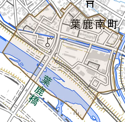葉鹿南町とその周辺の地図。町の範囲を重ねている
