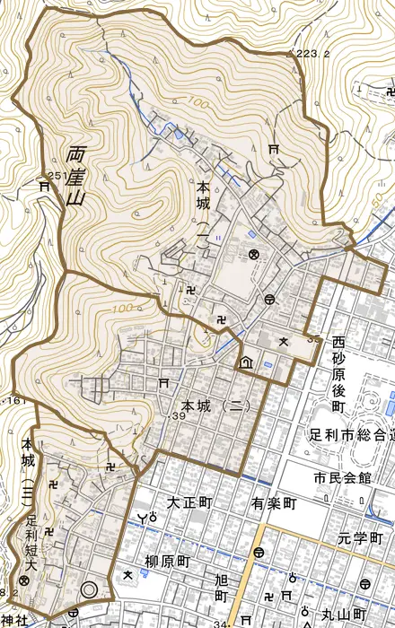 本城とその周辺の地図。町の範囲を重ねている