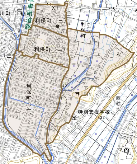 利保町とその周辺の地図。町の範囲を重ねている
