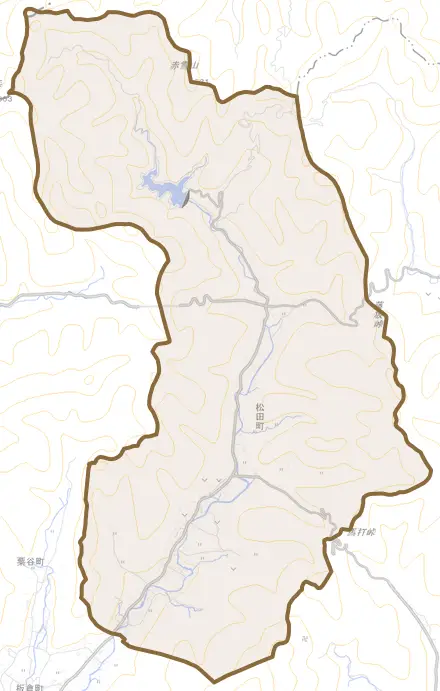 松田町とその周辺の地図。町の範囲を重ねている
