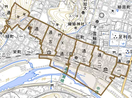 通とその周辺の地図。町の範囲を重ねている