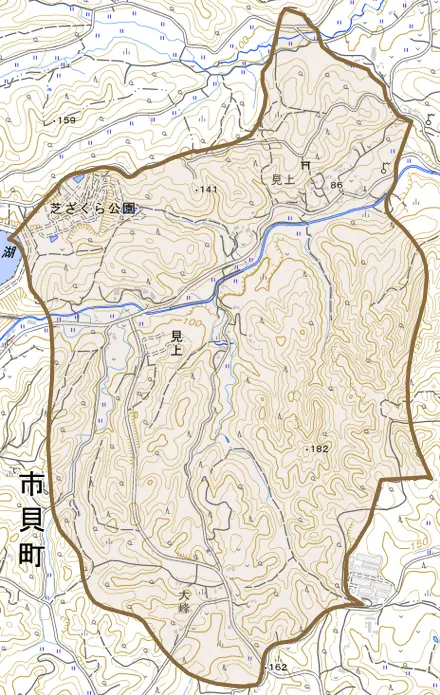 大字見上とその周辺の地図。町の範囲を重ねている