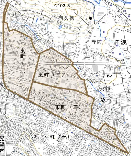 東町とその周辺の地図。町の範囲を重ねている