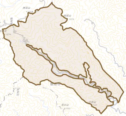 上粕尾とその周辺の地図。町の範囲を重ねている