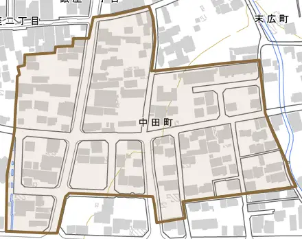 中田町とその周辺の地図。町の範囲を重ねている