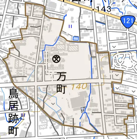 万町とその周辺の地図。町の範囲を重ねている