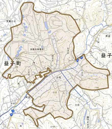 大字小宅とその周辺の地図。町の範囲を重ねている