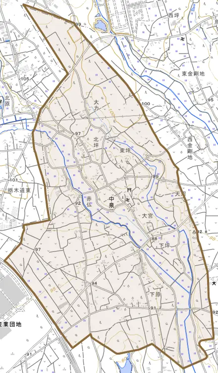 大字中泉とその周辺の地図。町の範囲を重ねている
