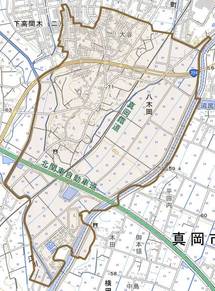 八木岡とその周辺の地図。町の範囲を重ねている