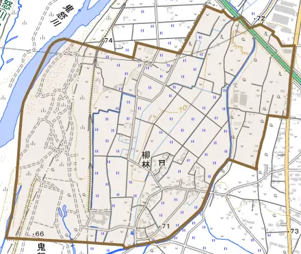 柳林とその周辺の地図。町の範囲を重ねている