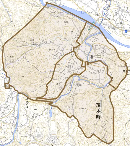 大字飯野とその周辺の地図。町の範囲を重ねている