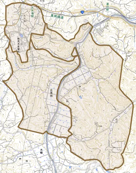 大字北高岡とその周辺の地図。町の範囲を重ねている