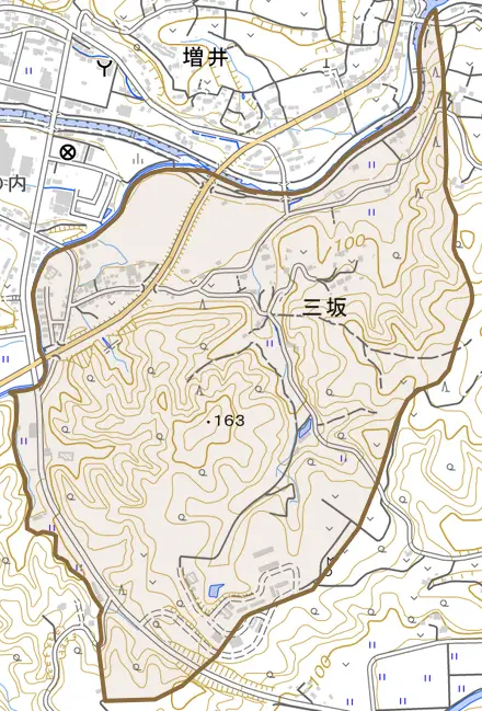 大字三坂とその周辺の地図。町の範囲を重ねている