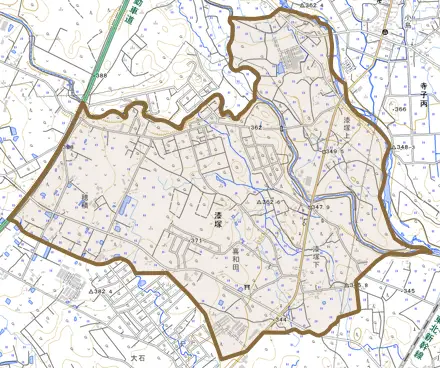 大字漆塚とその周辺の地図。町の範囲を重ねている