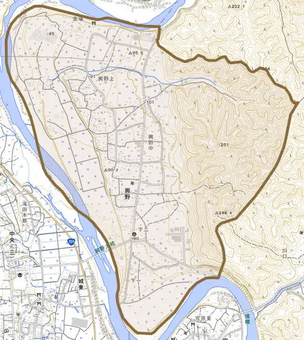 興野とその周辺の地図。町の範囲を重ねている
