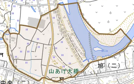 表とその周辺の地図。町の範囲を重ねている