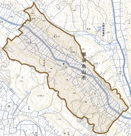 下川井とその周辺の地図。町の範囲を重ねている