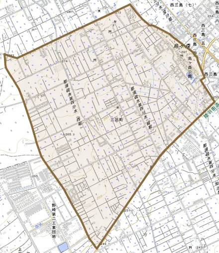 三区町とその周辺の地図。町の範囲を重ねている