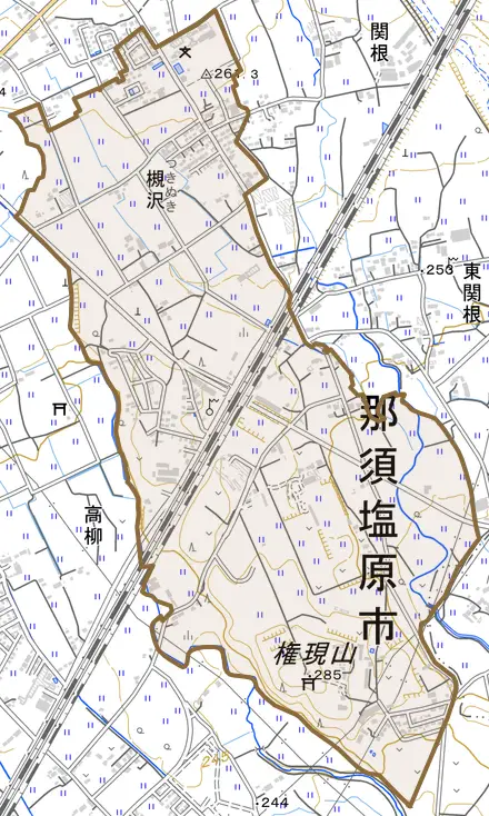 槻沢とその周辺の地図。町の範囲を重ねている