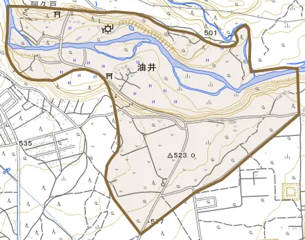 油井とその周辺の地図。町の範囲を重ねている