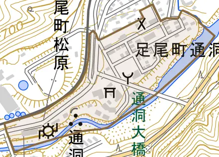 足尾町通洞とその周辺の地図。町の範囲を重ねている