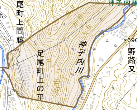 足尾町上の平とその周辺の地図。町の範囲を重ねている
