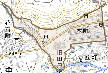 本町とその周辺の地図。町の範囲を重ねている