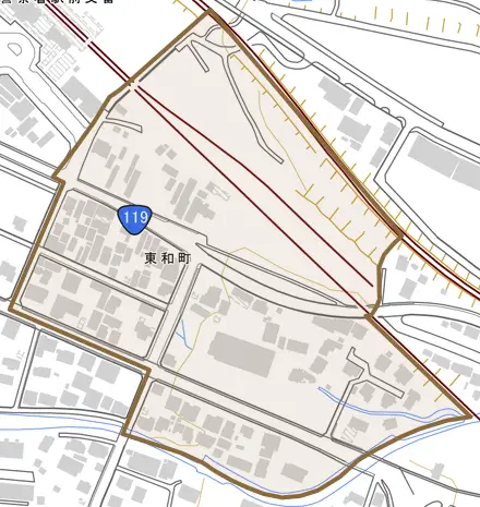 東和町とその周辺の地図。町の範囲を重ねている