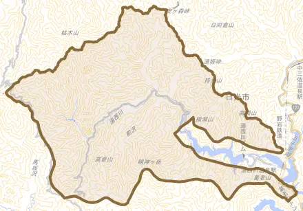 湯西川とその周辺の地図。町の範囲を重ねている