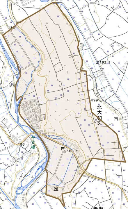 北大和久とその周辺の地図。町の範囲を重ねている
