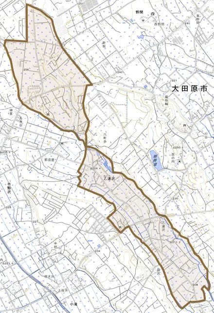 乙連沢とその周辺の地図。町の範囲を重ねている