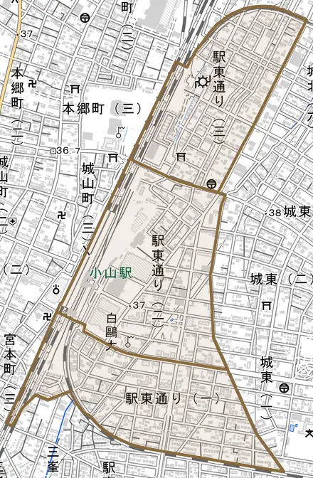 駅東通りとその周辺の地図。町の範囲を重ねている
