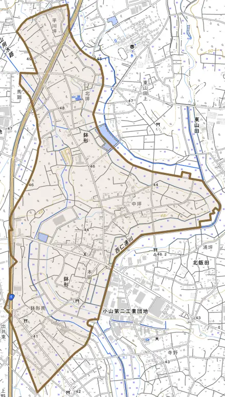 大字鉢形とその周辺の地図。町の範囲を重ねている
