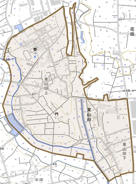 大字東山田とその周辺の地図。町の範囲を重ねている