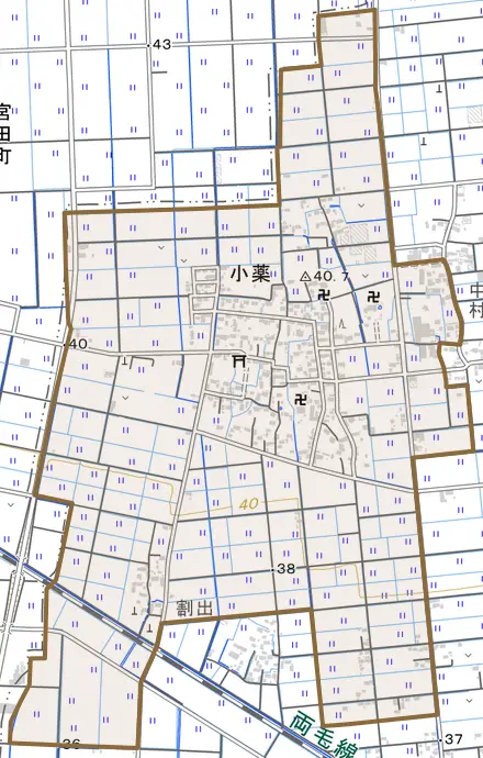 大字小薬とその周辺の地図。町の範囲を重ねている