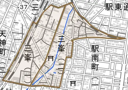 三峯とその周辺の地図。町の範囲を重ねている