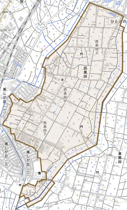 大字西黒田とその周辺の地図。町の範囲を重ねている