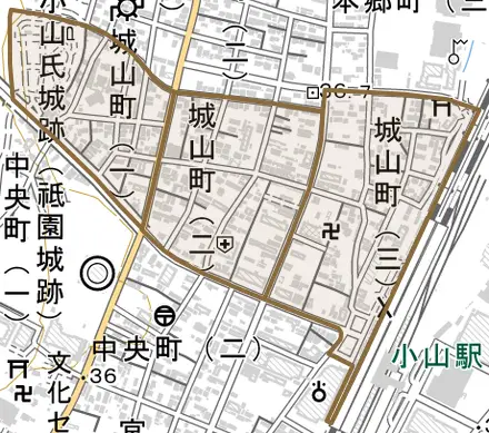 城山町とその周辺の地図。町の範囲を重ねている