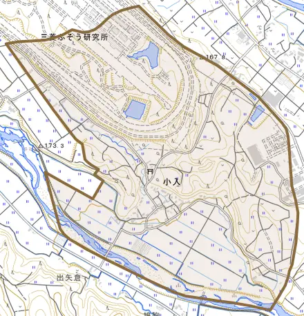 小入とその周辺の地図。町の範囲を重ねている