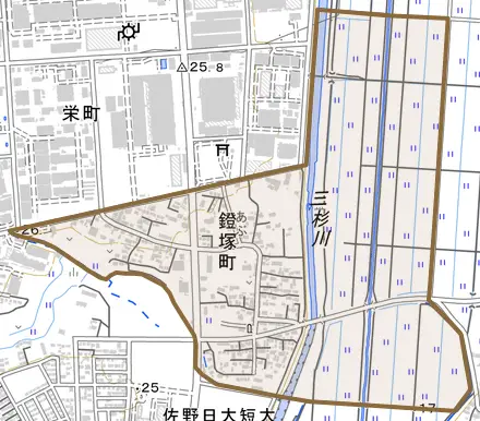 鐙塚町とその周辺の地図。町の範囲を重ねている