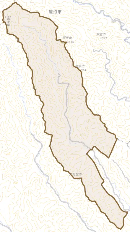 秋山町とその周辺の地図。町の範囲を重ねている