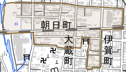 朝日町とその周辺の地図。町の範囲を重ねている