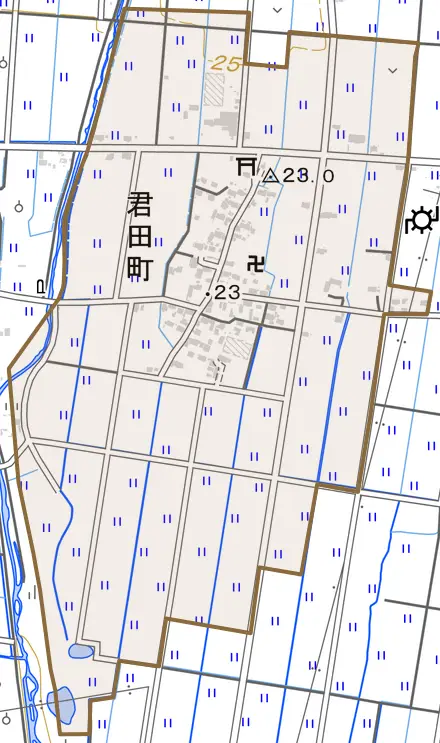 君田町とその周辺の地図。町の範囲を重ねている