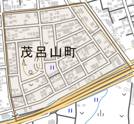 茂呂山町とその周辺の地図。町の範囲を重ねている