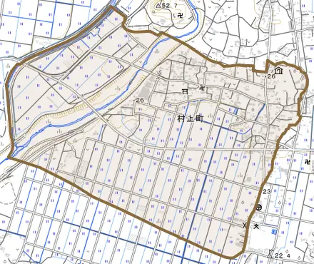村上町とその周辺の地図。町の範囲を重ねている