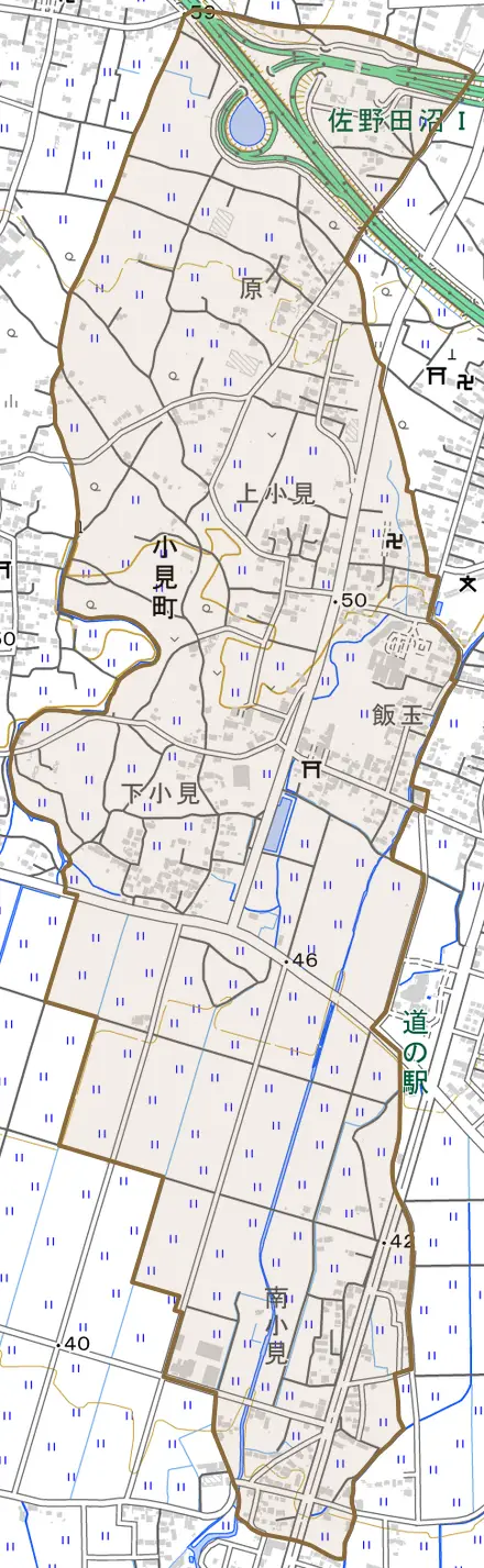 小見町とその周辺の地図。町の範囲を重ねている